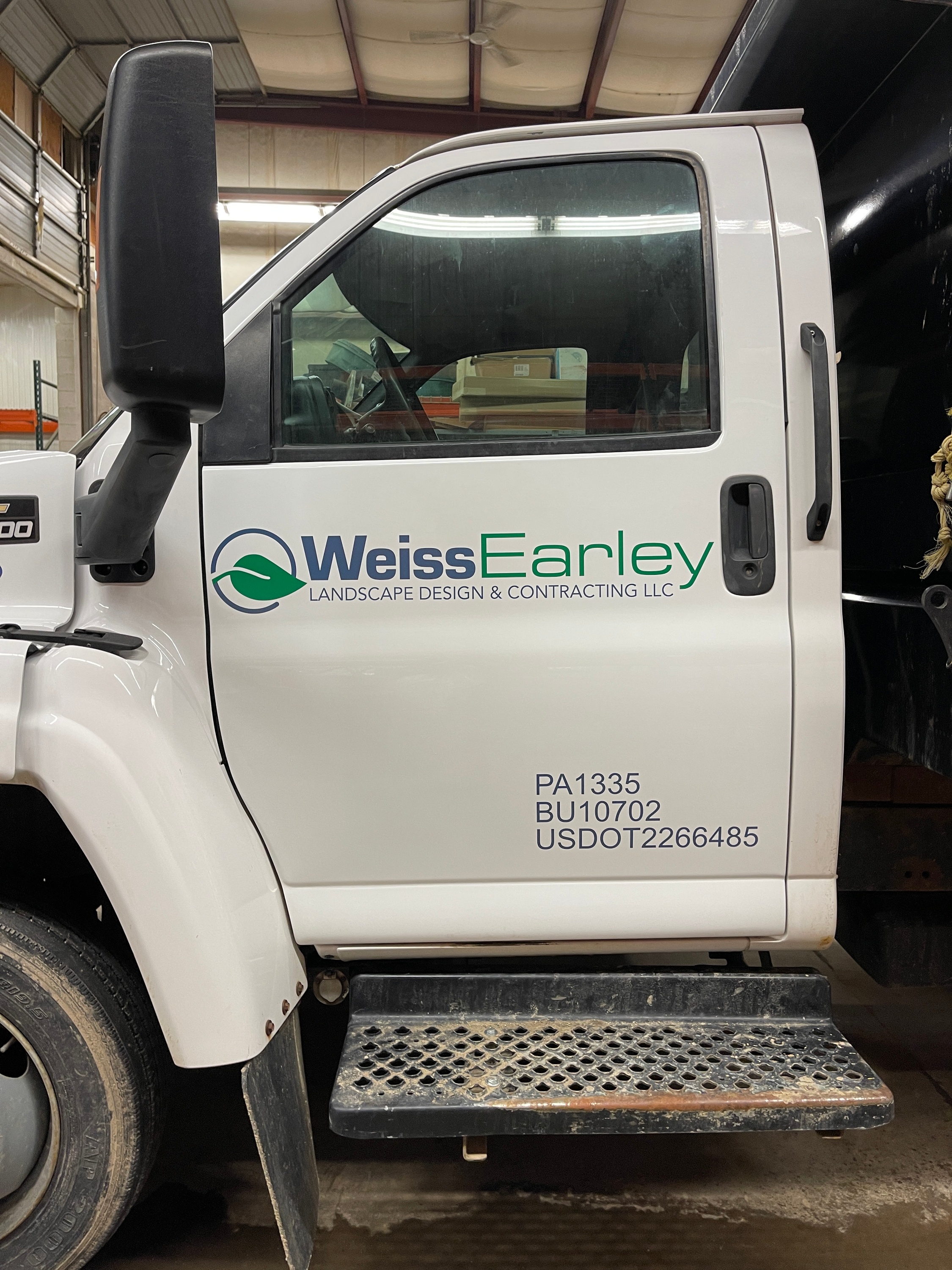 Vinyl Lettering & Graphics